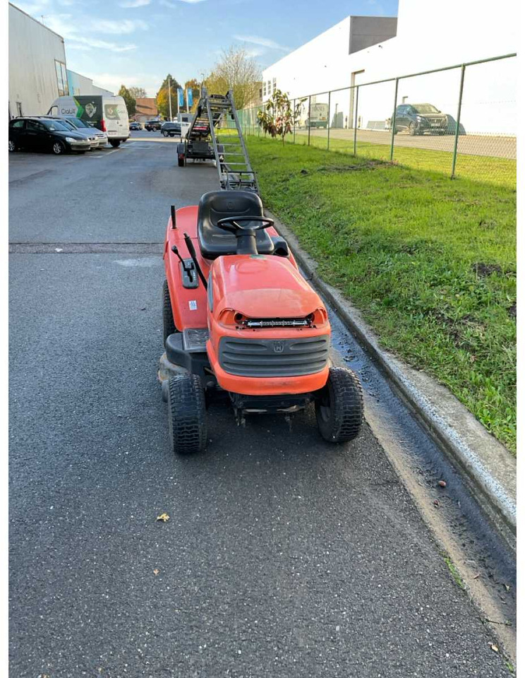 Husqvarna CTH 151T - מכסחת גינה: תמונה 3 Husqvarna CTH 151T - מכסחת גינה: תמונה 3
