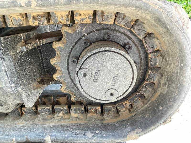 מחפר סורק JCB 15 C-1: תמונה 12