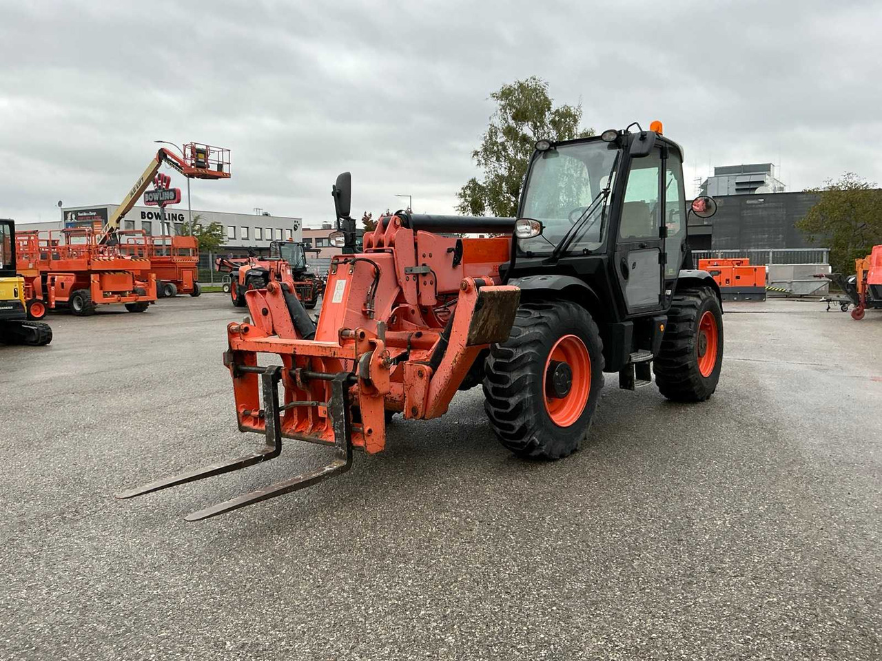 JCB 540-140 - מעמיס היגוי החלקה: תמונה 1 JCB 540-140 - מעמיס היגוי החלקה: תמונה 1