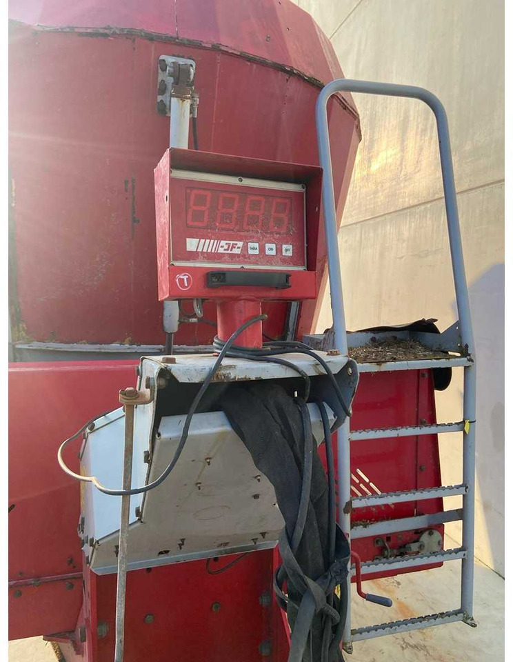 עגלת מערבל מספוא JF Stoll Feeder VM18: תמונה 6