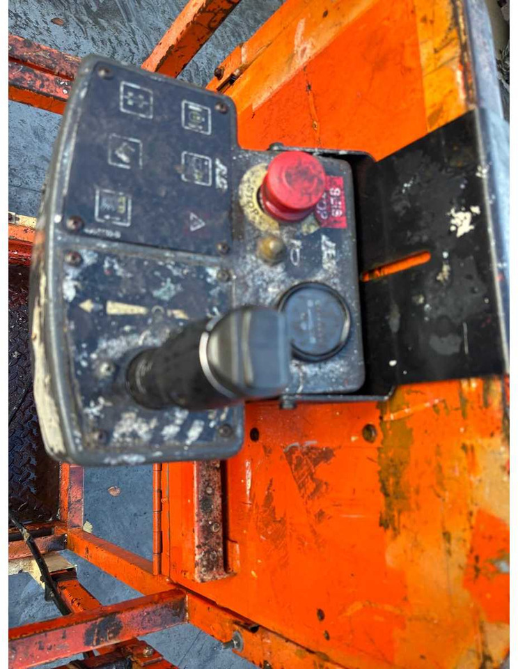 JLG - 2033E - AERIAL WORK PLATFORMS - 1997 - פלטפורמה אווירית: תמונה 5 JLG - 2033E - AERIAL WORK PLATFORMS - 1997 - פלטפורמה אווירית: תמונה 5