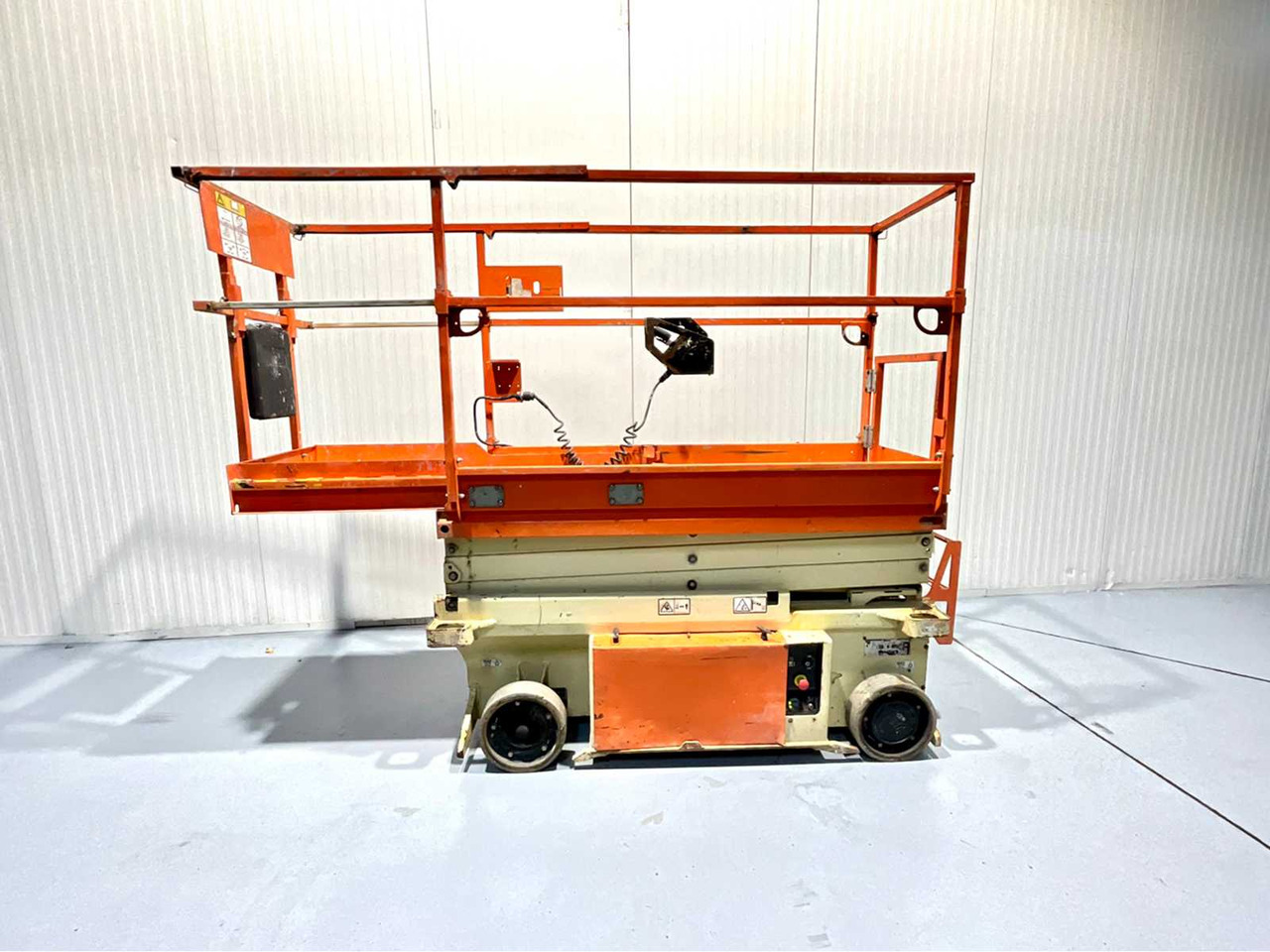 JLG -6RS - AERIAL WORK PLATFORM, 2015, 7.8M, 279 HOURS, SCISSOR LIFT - פלטפורמה אווירית: תמונה 2 JLG -6RS - AERIAL WORK PLATFORM, 2015, 7.8M, 279 HOURS, SCISSOR LIFT - פלטפורמה אווירית: תמונה 2