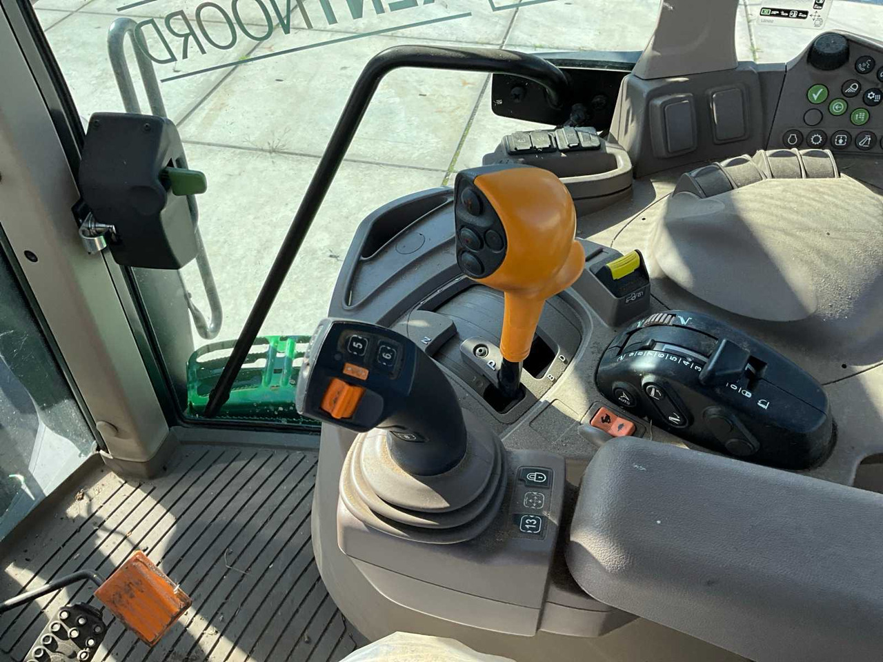 טרקטור חקלאי John Deere 6195M: תמונה 15