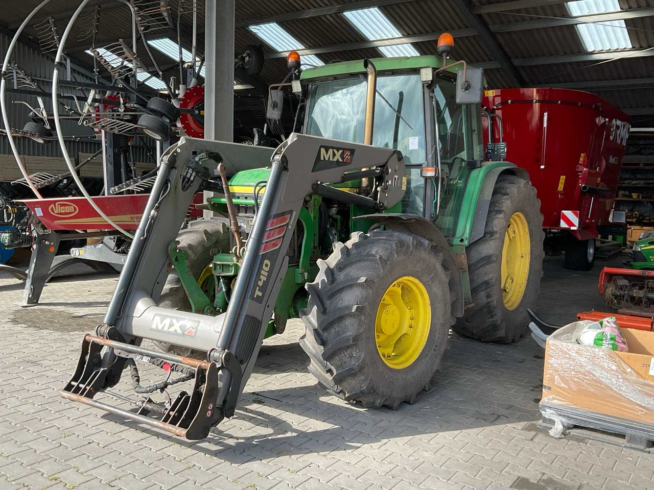 John Deere 6310 - טרקטור חקלאי: תמונה 1 John Deere 6310 - טרקטור חקלאי: תמונה 1