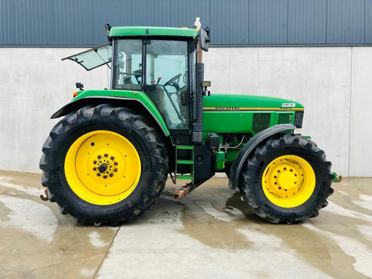 John Deere 7700 - טרקטור חקלאי: תמונה 2 John Deere 7700 - טרקטור חקלאי: תמונה 2