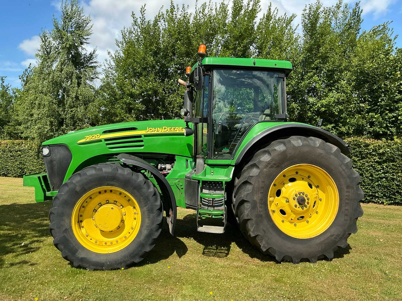 John Deere 7920 - טרקטור חקלאי: תמונה 2 John Deere 7920 - טרקטור חקלאי: תמונה 2