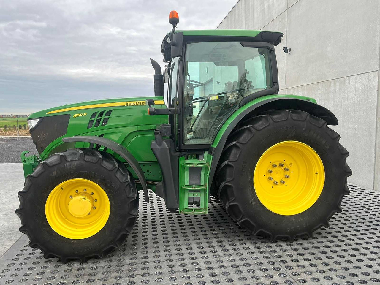 John Deere JOHN DEERE - 6150R - 4-WHEEL DRIVE TRACTOR - 2013 - טרקטור חקלאי: תמונה 2 John Deere JOHN DEERE - 6150R - 4-WHEEL DRIVE TRACTOR - 2013 - טרקטור חקלאי: תמונה 2