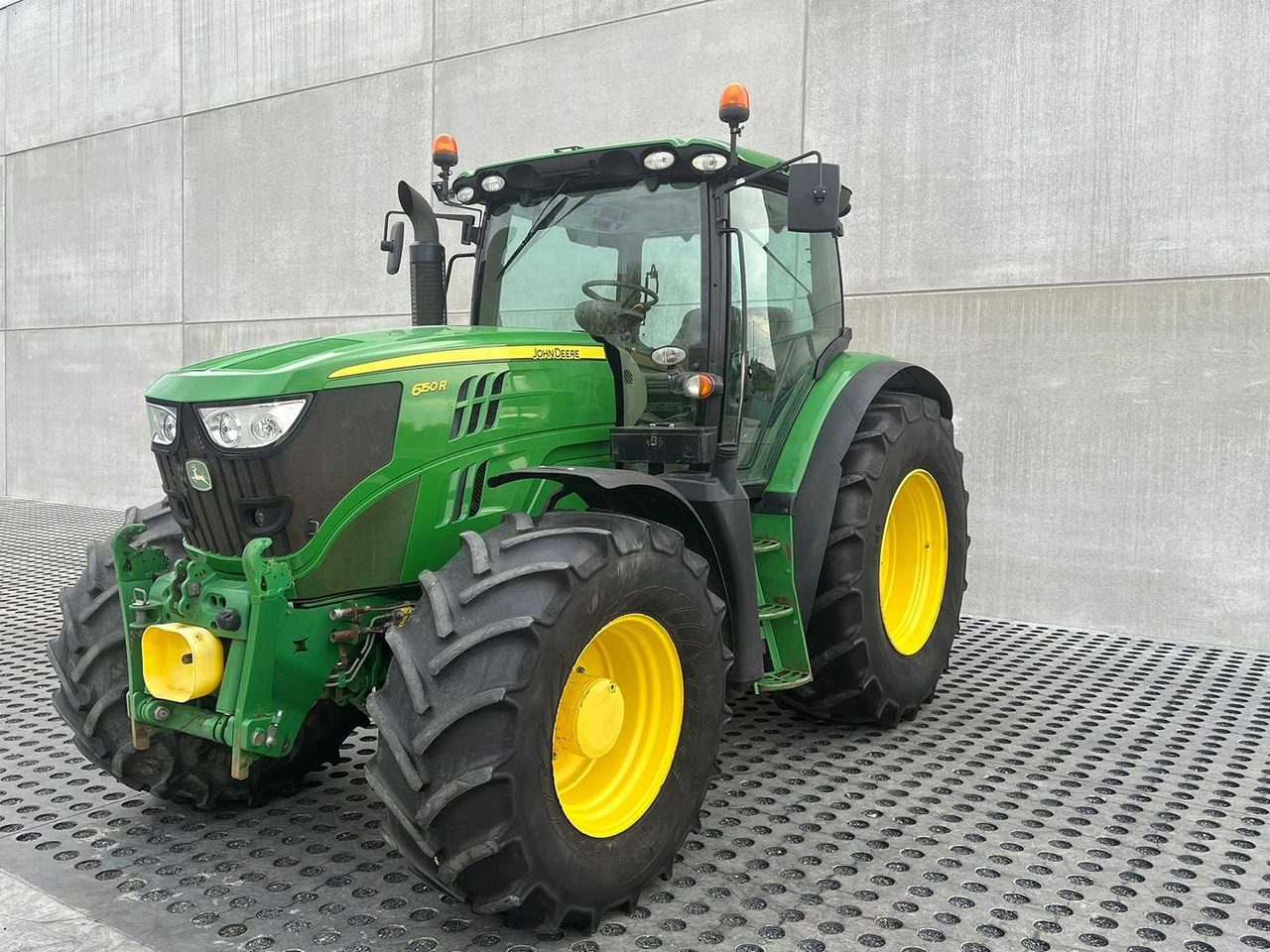 John Deere JOHN DEERE - 6150R - 4-WHEEL DRIVE TRACTOR - 2013 - טרקטור חקלאי: תמונה 1 John Deere JOHN DEERE - 6150R - 4-WHEEL DRIVE TRACTOR - 2013 - טרקטור חקלאי: תמונה 1