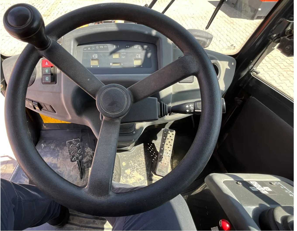 מעמיס גלגלים KOMATSU WA80-6 2015 WHEEL LOADER: תמונה 15 מעמיס גלגלים KOMATSU WA80-6 2015 WHEEL LOADER: תמונה 15