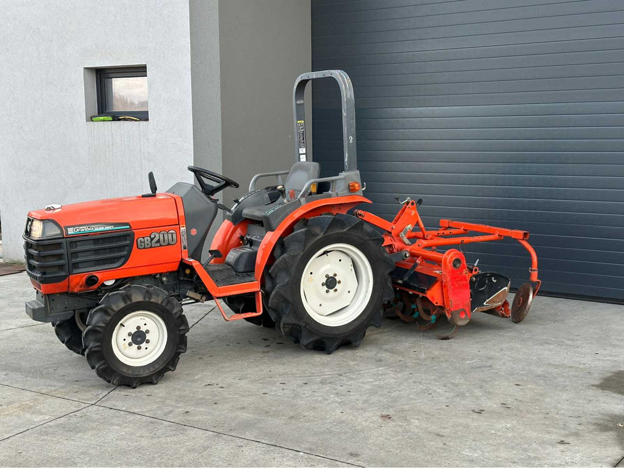 KUBOTA - GB200 - 4-WHEEL DRIVE TRACTOR - טרקטור חקלאי: תמונה 2 KUBOTA - GB200 - 4-WHEEL DRIVE TRACTOR - טרקטור חקלאי: תמונה 2