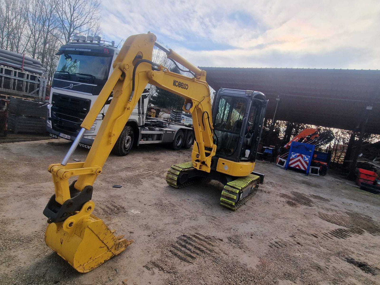 Kobelco SK35SR-6 - מחפר סורק: תמונה 1 Kobelco SK35SR-6 - מחפר סורק: תמונה 1