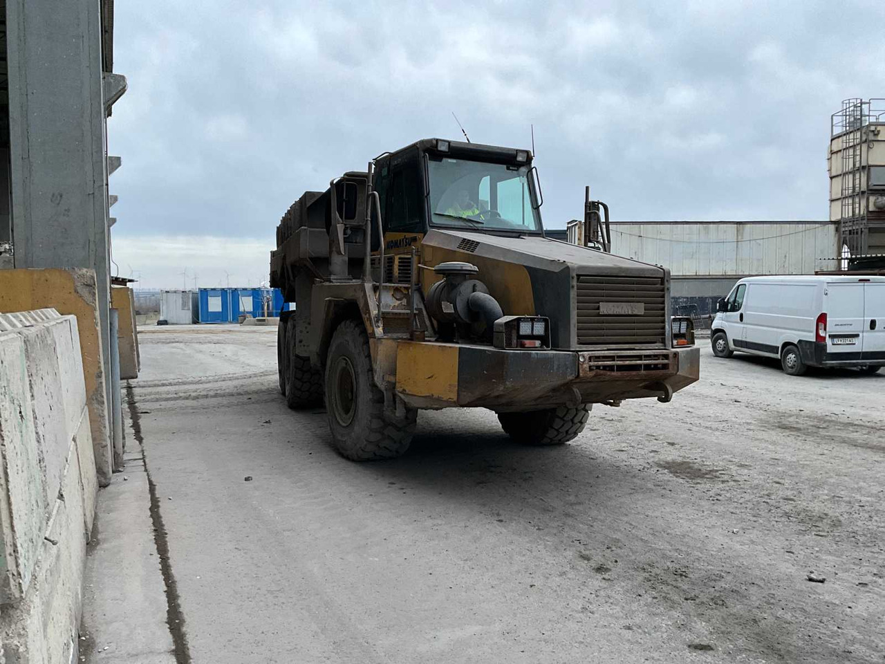 Komatsu HM300-2 - מסיר פסולת: תמונה 4 Komatsu HM300-2 - מסיר פסולת: תמונה 4