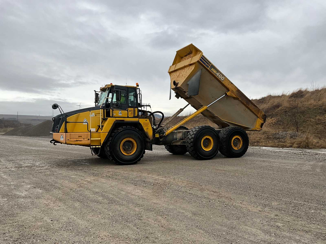 Komatsu HM400-3 - מסיר פסולת: תמונה 2 Komatsu HM400-3 - מסיר פסולת: תמונה 2