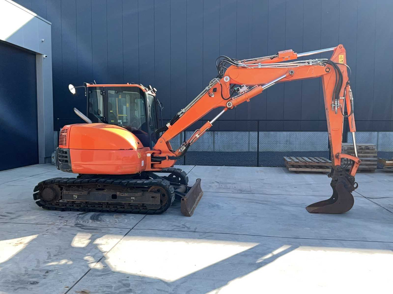 Komatsu PC80MR-3 - מחפר סורק: תמונה 4 Komatsu PC80MR-3 - מחפר סורק: תמונה 4