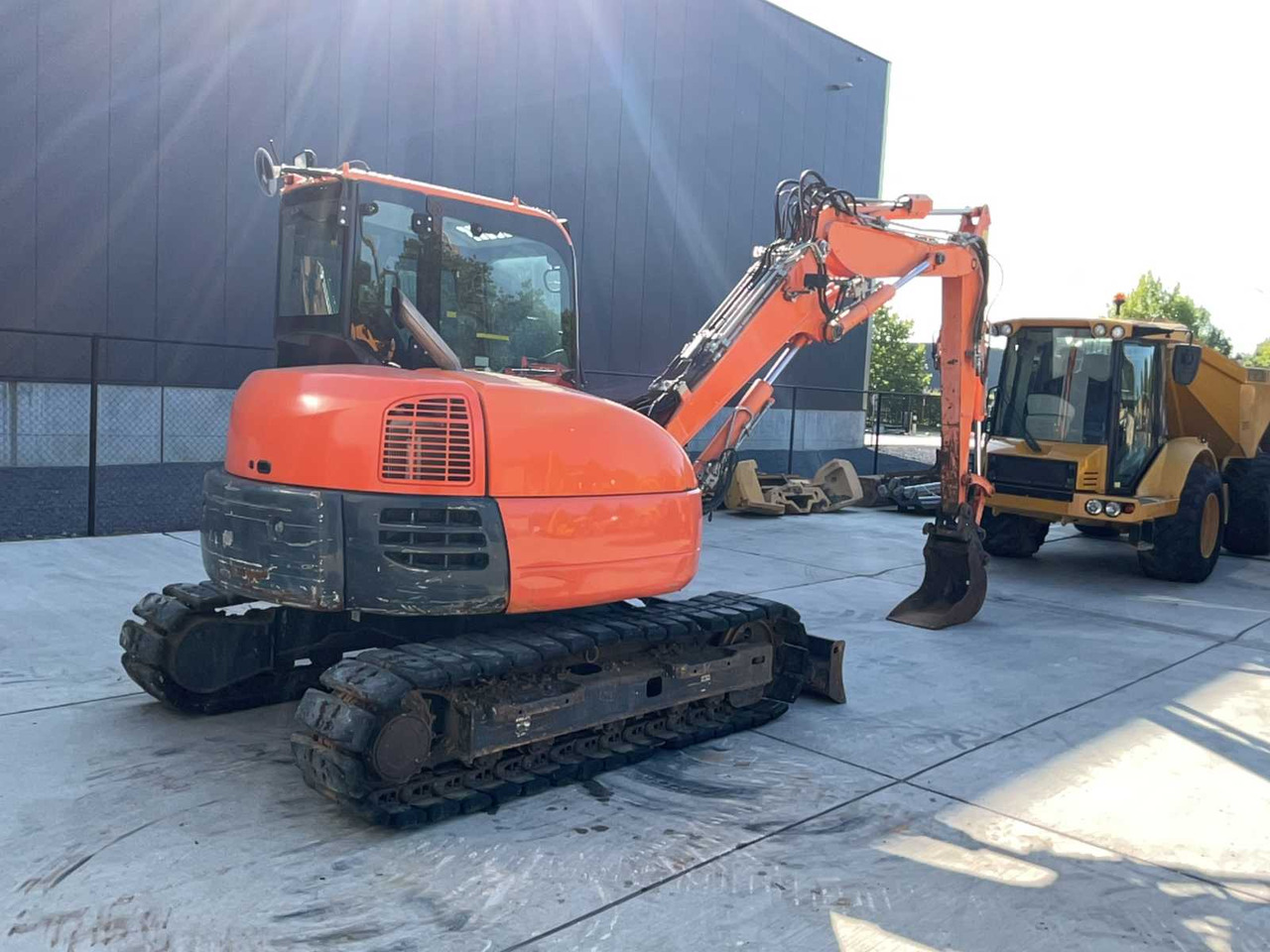 Komatsu PC80MR-3 - מחפר סורק: תמונה 5 Komatsu PC80MR-3 - מחפר סורק: תמונה 5