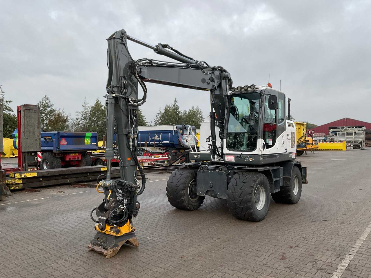 Komatsu PW148-10 - מחפר גלגלים: תמונה 2 Komatsu PW148-10 - מחפר גלגלים: תמונה 2