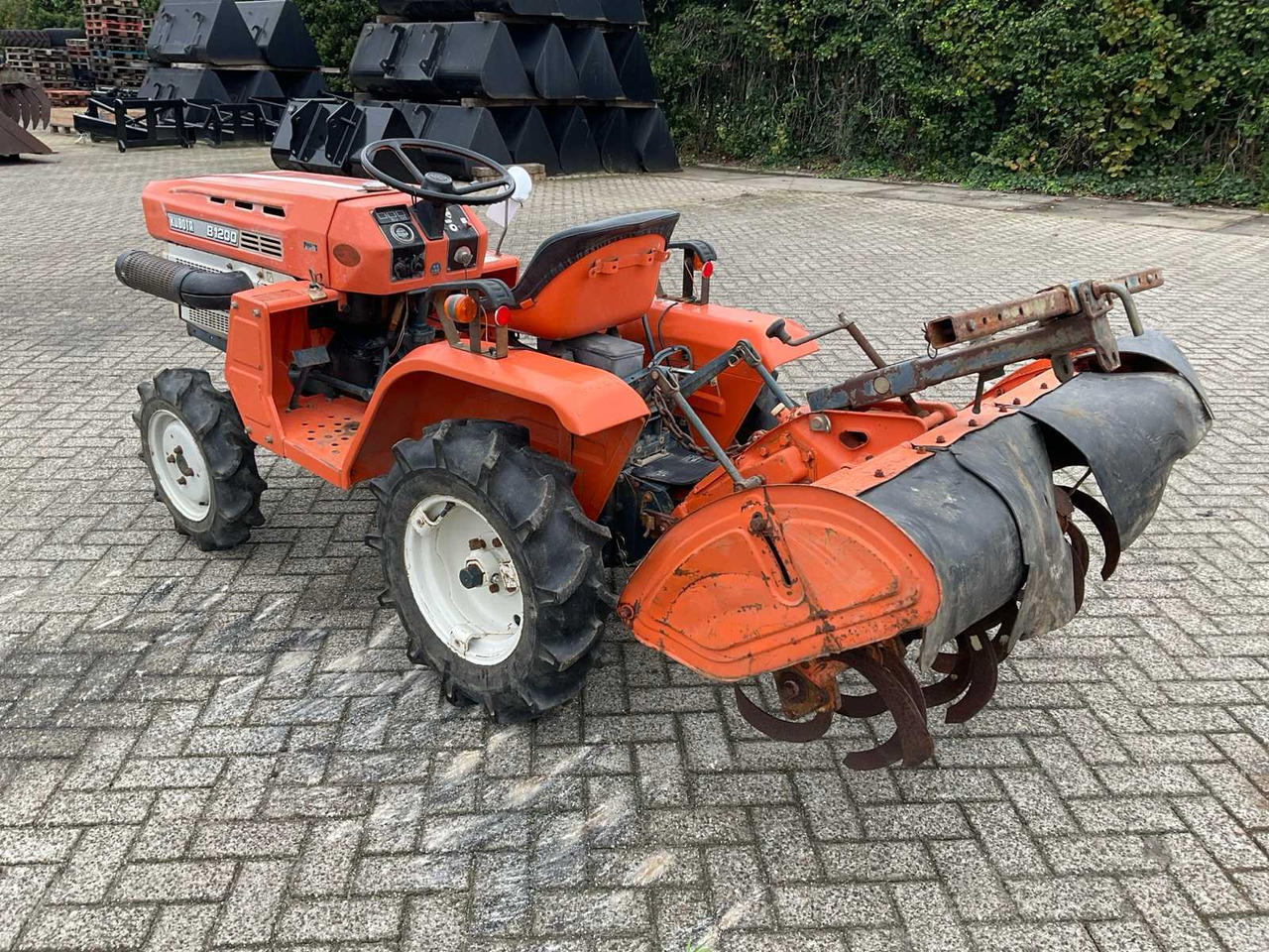 Kubota B1200 - טרקטור קומפקטי: תמונה 2 Kubota B1200 - טרקטור קומפקטי: תמונה 2
