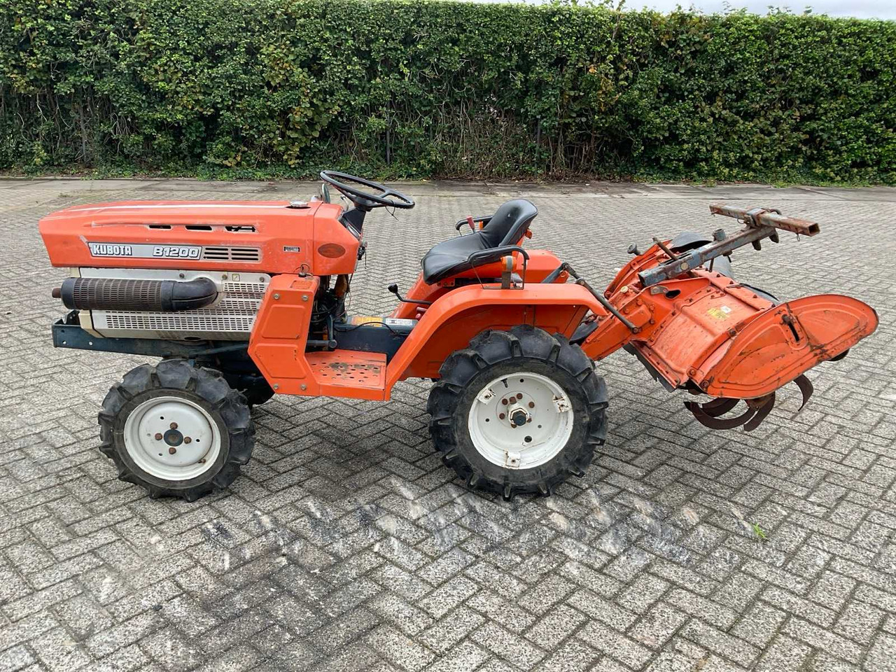 Kubota B1200 - טרקטור קומפקטי: תמונה 5 Kubota B1200 - טרקטור קומפקטי: תמונה 5