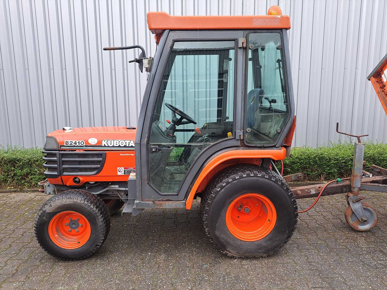 Kubota B2410 - טרקטור קומפקטי: תמונה 4 Kubota B2410 - טרקטור קומפקטי: תמונה 4