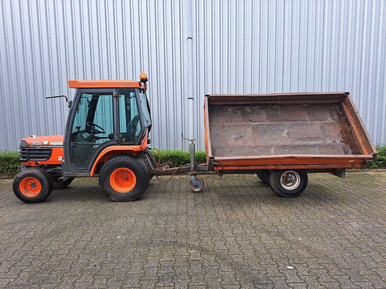 Kubota B2410 - טרקטור קומפקטי: תמונה 3 Kubota B2410 - טרקטור קומפקטי: תמונה 3