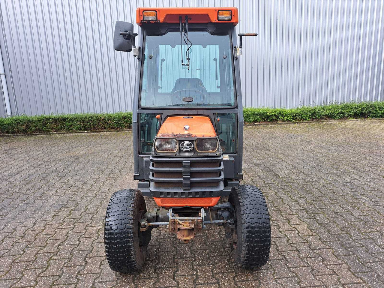 Kubota B2410 - טרקטור קומפקטי: תמונה 2 Kubota B2410 - טרקטור קומפקטי: תמונה 2