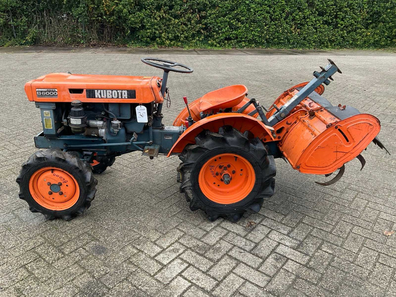 Kubota B6000 - טרקטור קומפקטי: תמונה 5 Kubota B6000 - טרקטור קומפקטי: תמונה 5