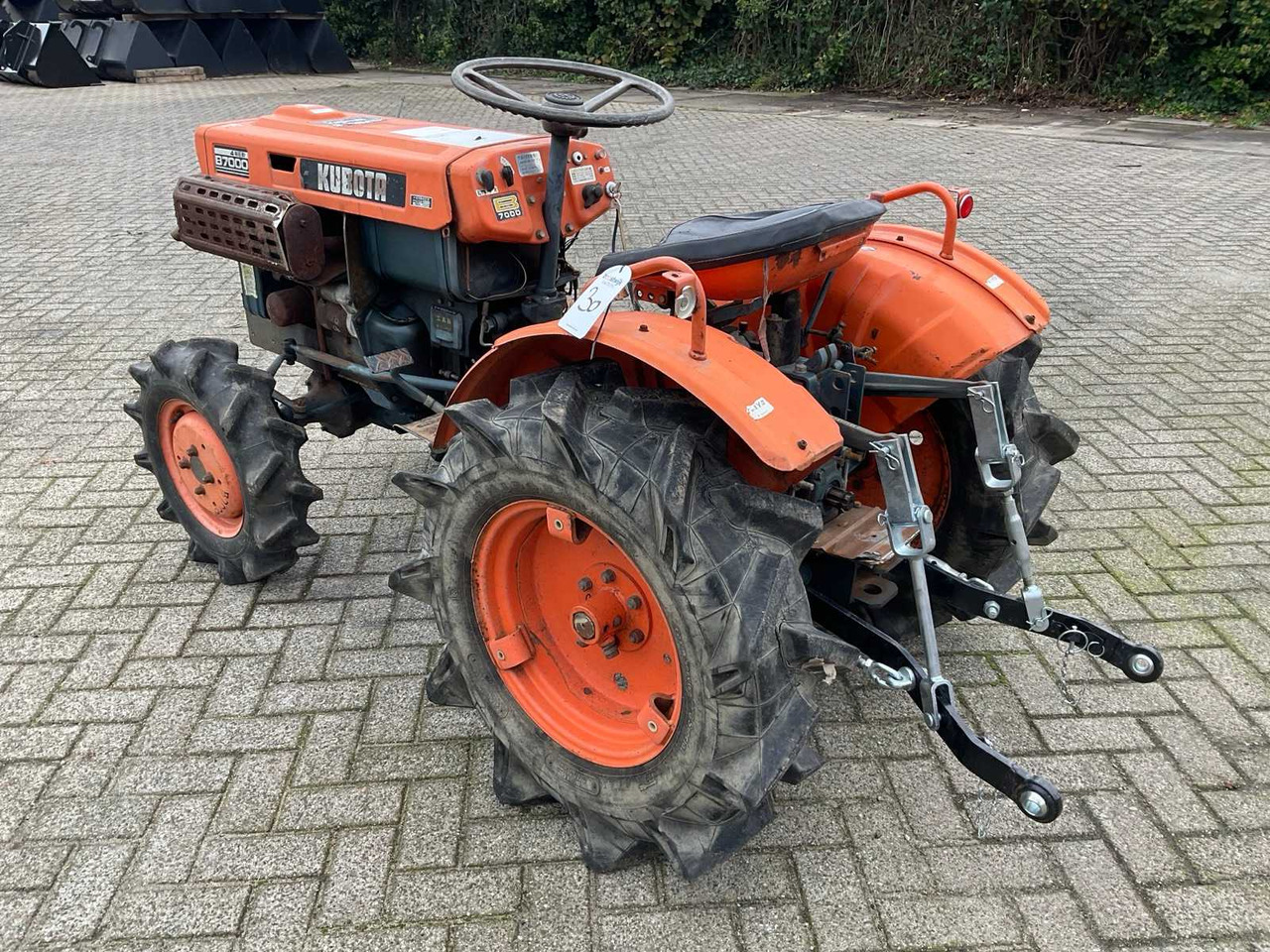 Kubota B7000 - טרקטור קומפקטי: תמונה 2 Kubota B7000 - טרקטור קומפקטי: תמונה 2