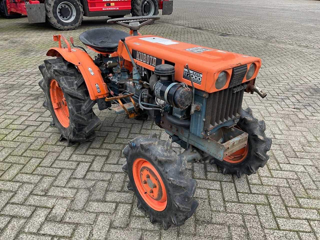 Kubota B7000 - טרקטור קומפקטי: תמונה 4 Kubota B7000 - טרקטור קומפקטי: תמונה 4