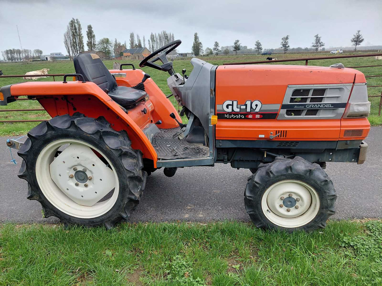 Kubota GL-19 - טרקטור קומפקטי: תמונה 1 Kubota GL-19 - טרקטור קומפקטי: תמונה 1