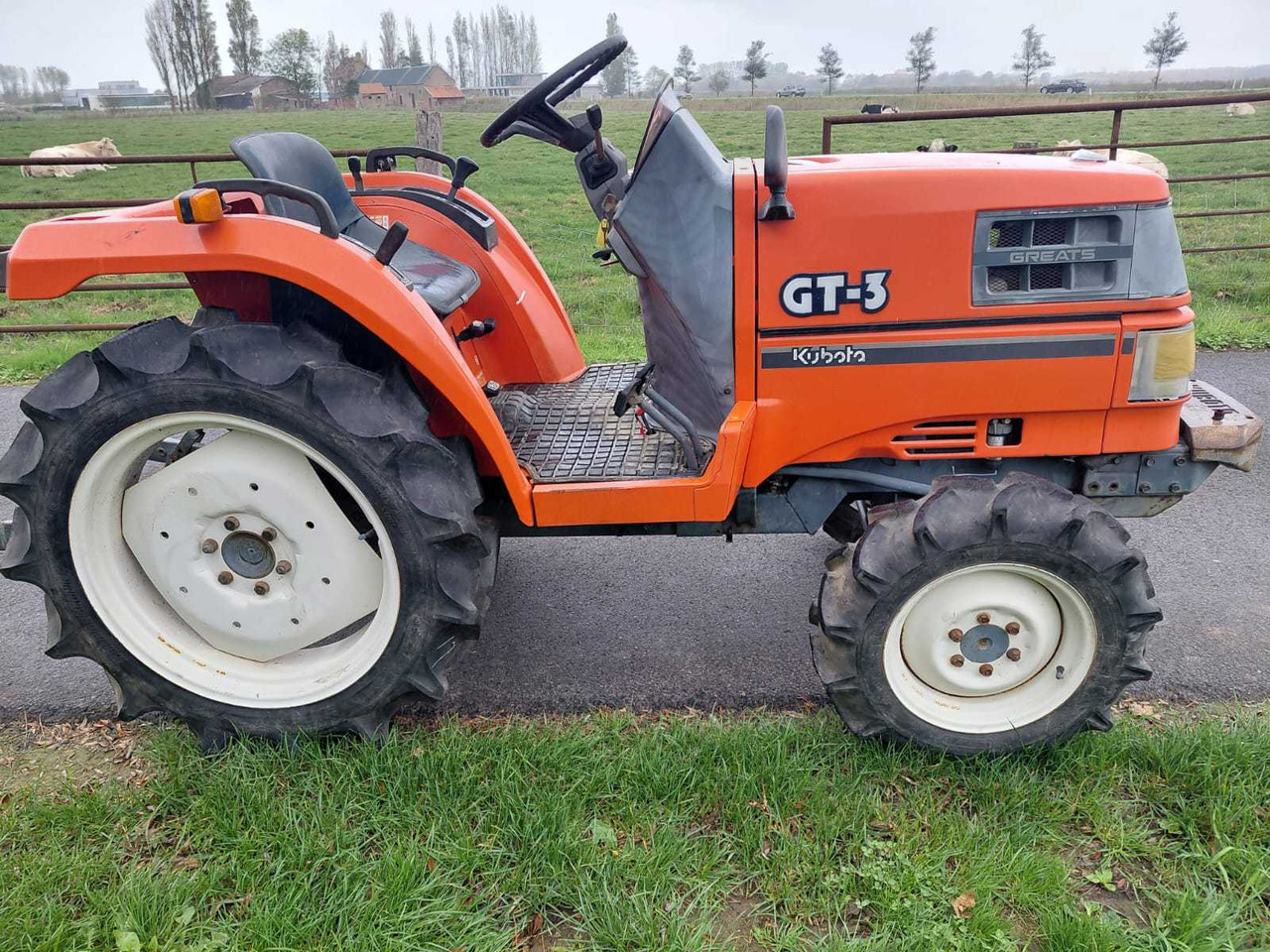 Kubota GT3 - טרקטור קומפקטי: תמונה 3 Kubota GT3 - טרקטור קומפקטי: תמונה 3