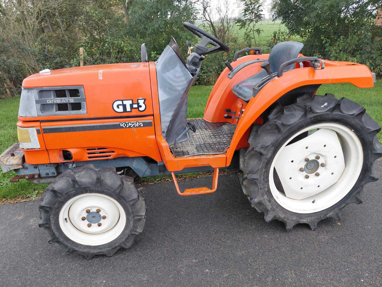 Kubota GT3 - טרקטור קומפקטי: תמונה 1 Kubota GT3 - טרקטור קומפקטי: תמונה 1