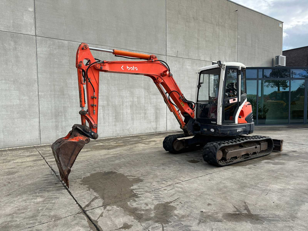 Kubota KUBOTA - 2005 - U45 - 3 - MIDI EXCAVATOR - מחפר סורק: תמונה 1 Kubota KUBOTA - 2005 - U45 - 3 - MIDI EXCAVATOR - מחפר סורק: תמונה 1