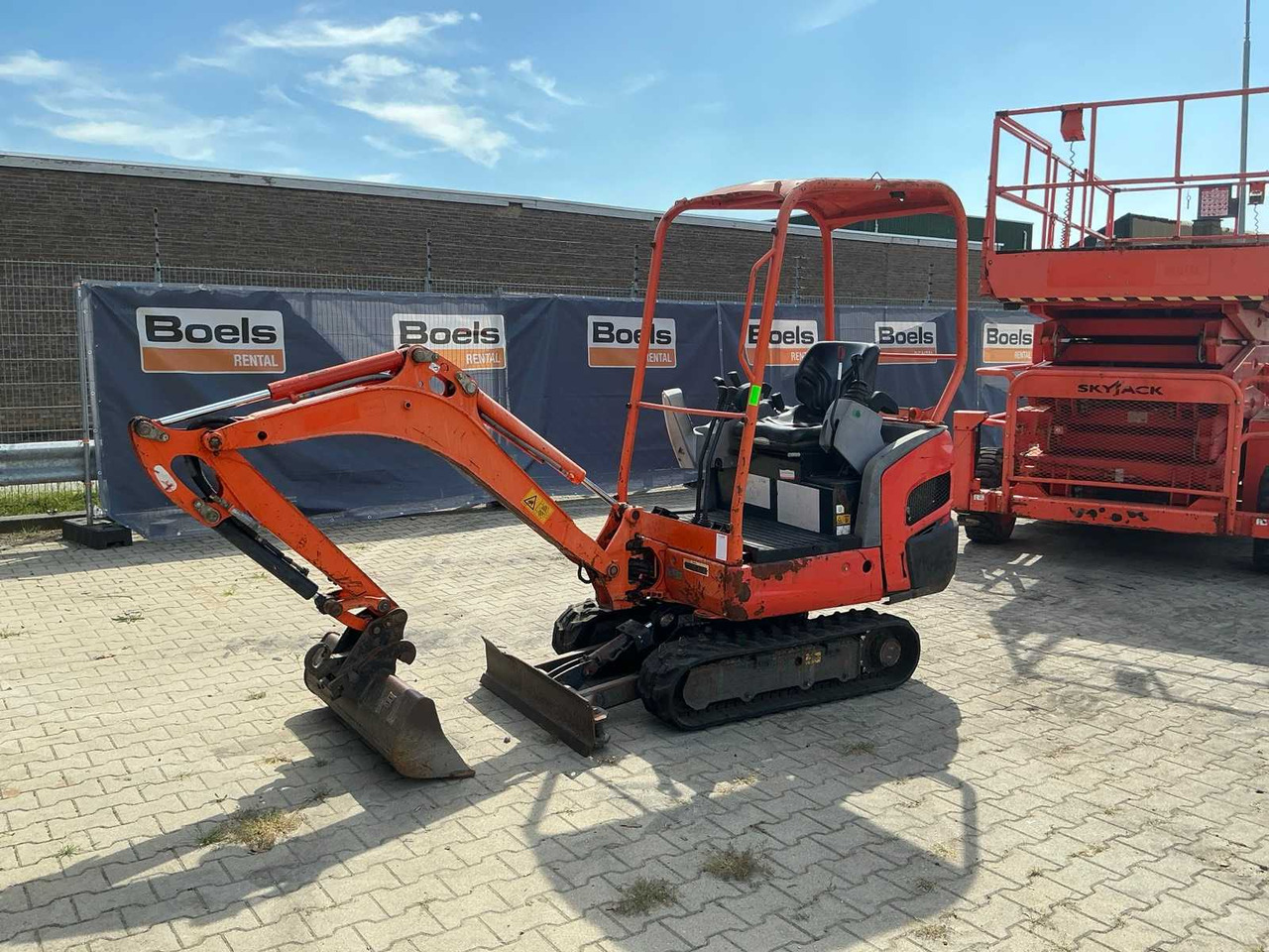 Kubota KX016-4HG - מיני מחפר: תמונה 1 Kubota KX016-4HG - מיני מחפר: תמונה 1