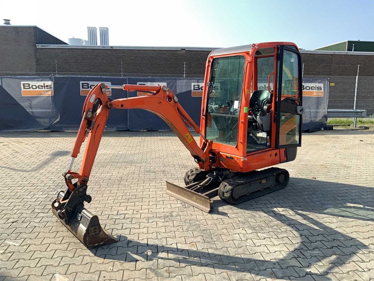 Kubota KX016-4 - מיני מחפר: תמונה 1 Kubota KX016-4 - מיני מחפר: תמונה 1