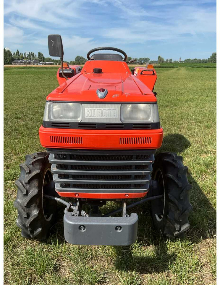Kubota L1-195 - טרקטור קומפקטי: תמונה 2 Kubota L1-195 - טרקטור קומפקטי: תמונה 2