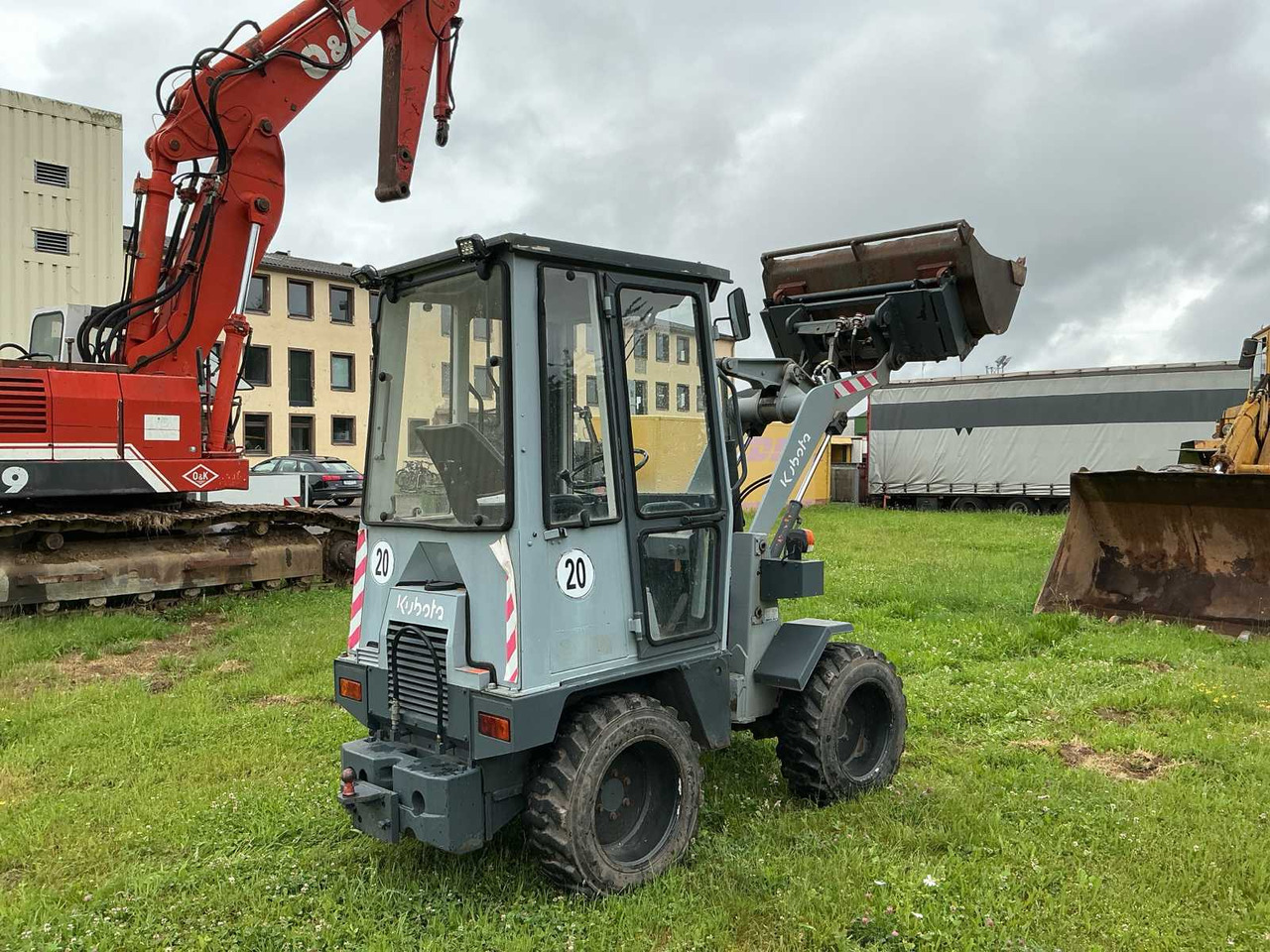 Kubota R310 - מעמיס גלגלים: תמונה 3 Kubota R310 - מעמיס גלגלים: תמונה 3