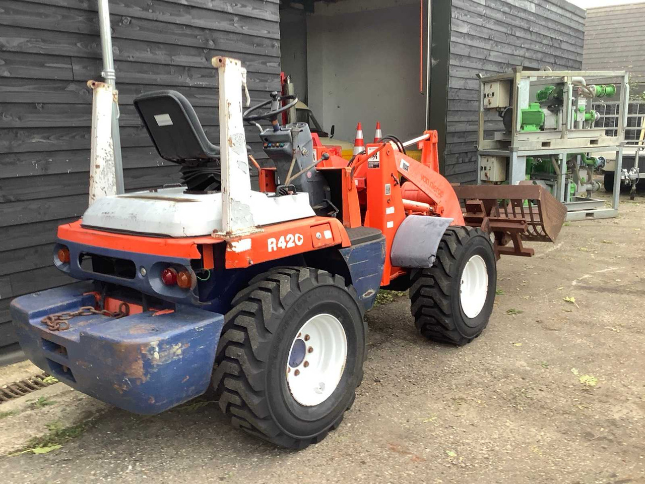 Kubota R420 - מעמיס גלגלים: תמונה 2 Kubota R420 - מעמיס גלגלים: תמונה 2