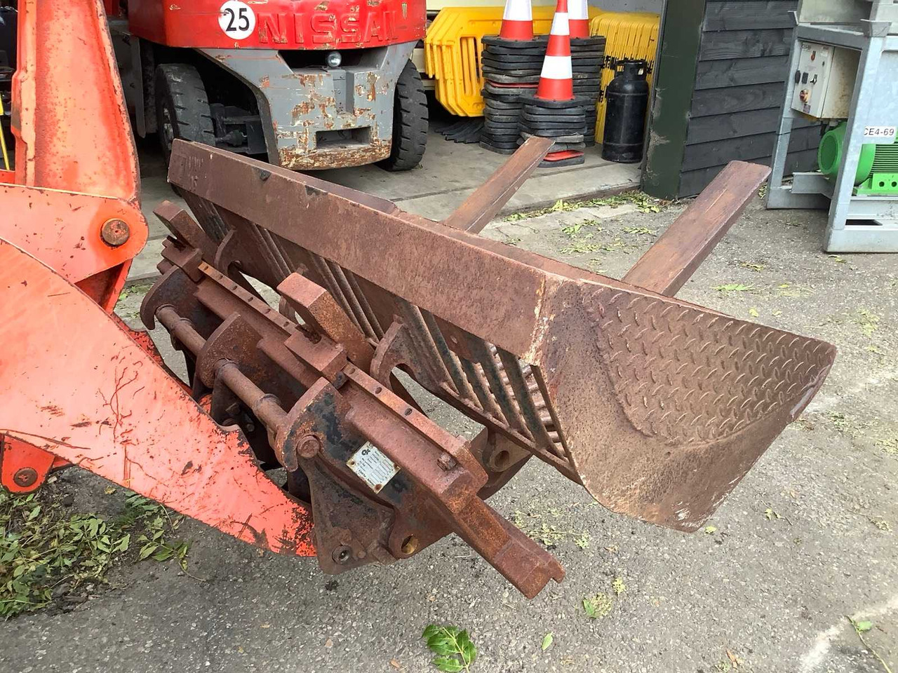 Kubota R420 - מעמיס גלגלים: תמונה 3 Kubota R420 - מעמיס גלגלים: תמונה 3