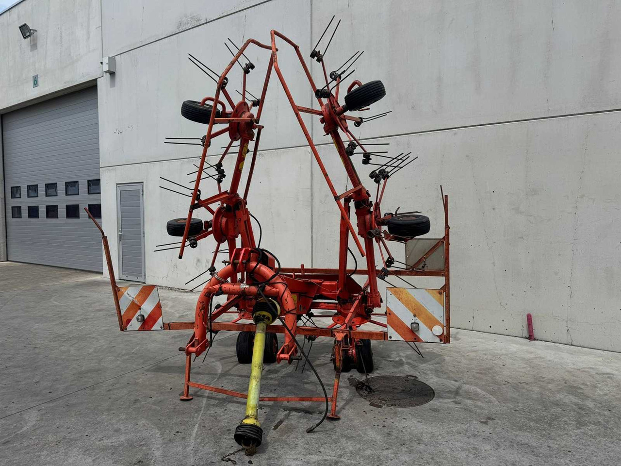 Kuhn GF640 - ציוד חציר ומספוא: תמונה 1 Kuhn GF640 - ציוד חציר ומספוא: תמונה 1