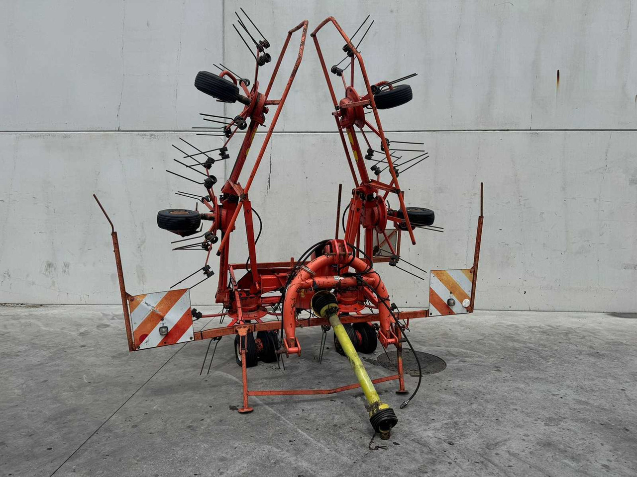 Kuhn GF640 - ציוד חציר ומספוא: תמונה 2 Kuhn GF640 - ציוד חציר ומספוא: תמונה 2