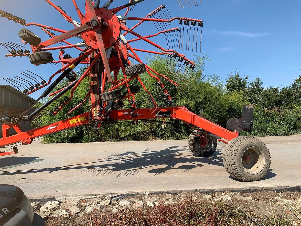 קלטרת סיבובית Kuhn: תמונה 6 קלטרת סיבובית Kuhn: תמונה 6