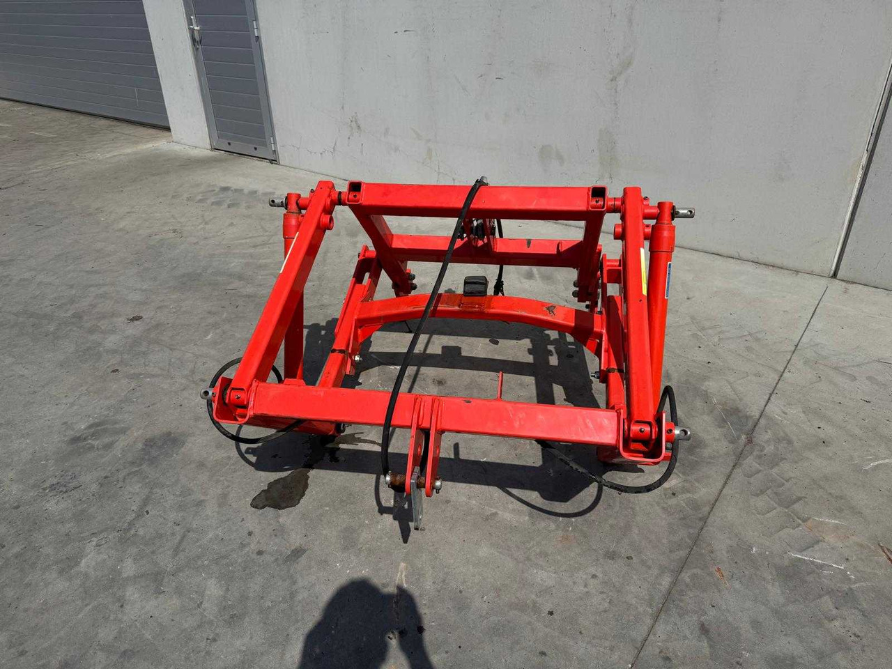 Kuhn - משדדת כוח: תמונה 1 Kuhn - משדדת כוח: תמונה 1