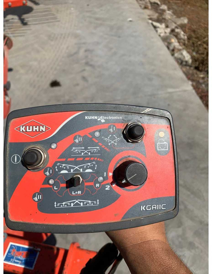 Kuhn  - קלטרת סיבובית: תמונה 3 Kuhn  - קלטרת סיבובית: תמונה 3