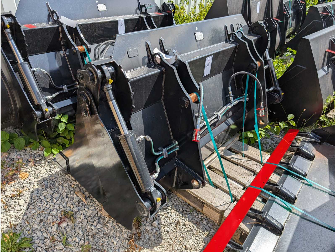 L&K - GS V80 - 2023 - UNI BUCKET WITH U-BLADE - AS - 1850 MM - 0.7 CBM - מעמיס גלגלים: תמונה 1 L&K - GS V80 - 2023 - UNI BUCKET WITH U-BLADE - AS - 1850 MM - 0.7 CBM - מעמיס גלגלים: תמונה 1