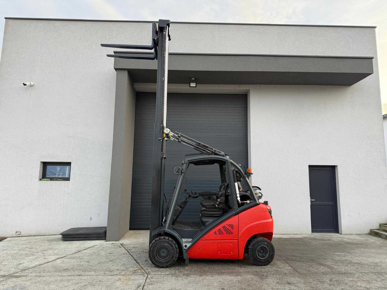 LINDE - H25T-01 - FORKLIFT TRUCKS - 2011 - מלגזה: תמונה 4 LINDE - H25T-01 - FORKLIFT TRUCKS - 2011 - מלגזה: תמונה 4