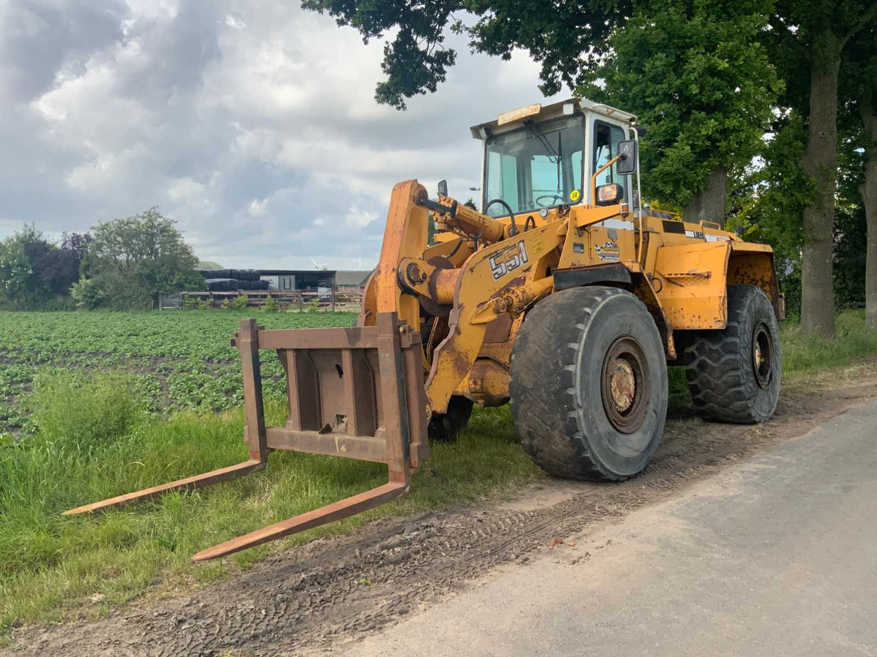 Liebherr L551 - מעמיס גלגלים: תמונה 4 Liebherr L551 - מעמיס גלגלים: תמונה 4