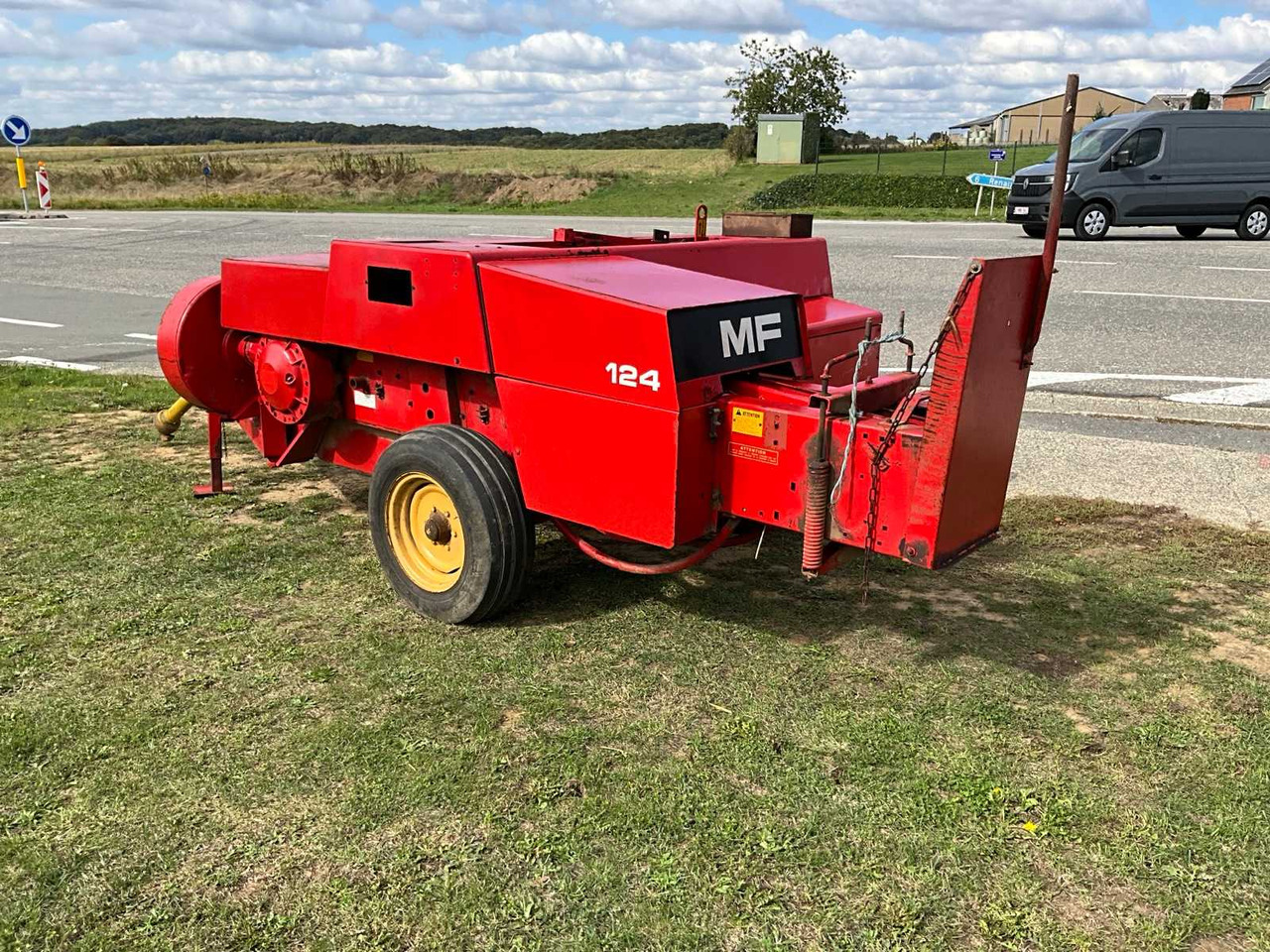 Massey Ferguson 124 - מכונת צרור מרובעת: תמונה 3 Massey Ferguson 124 - מכונת צרור מרובעת: תמונה 3