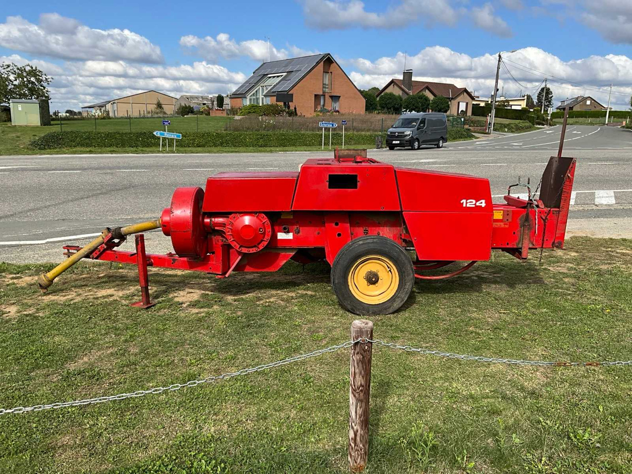 Massey Ferguson 124 - מכונת צרור מרובעת: תמונה 2 Massey Ferguson 124 - מכונת צרור מרובעת: תמונה 2