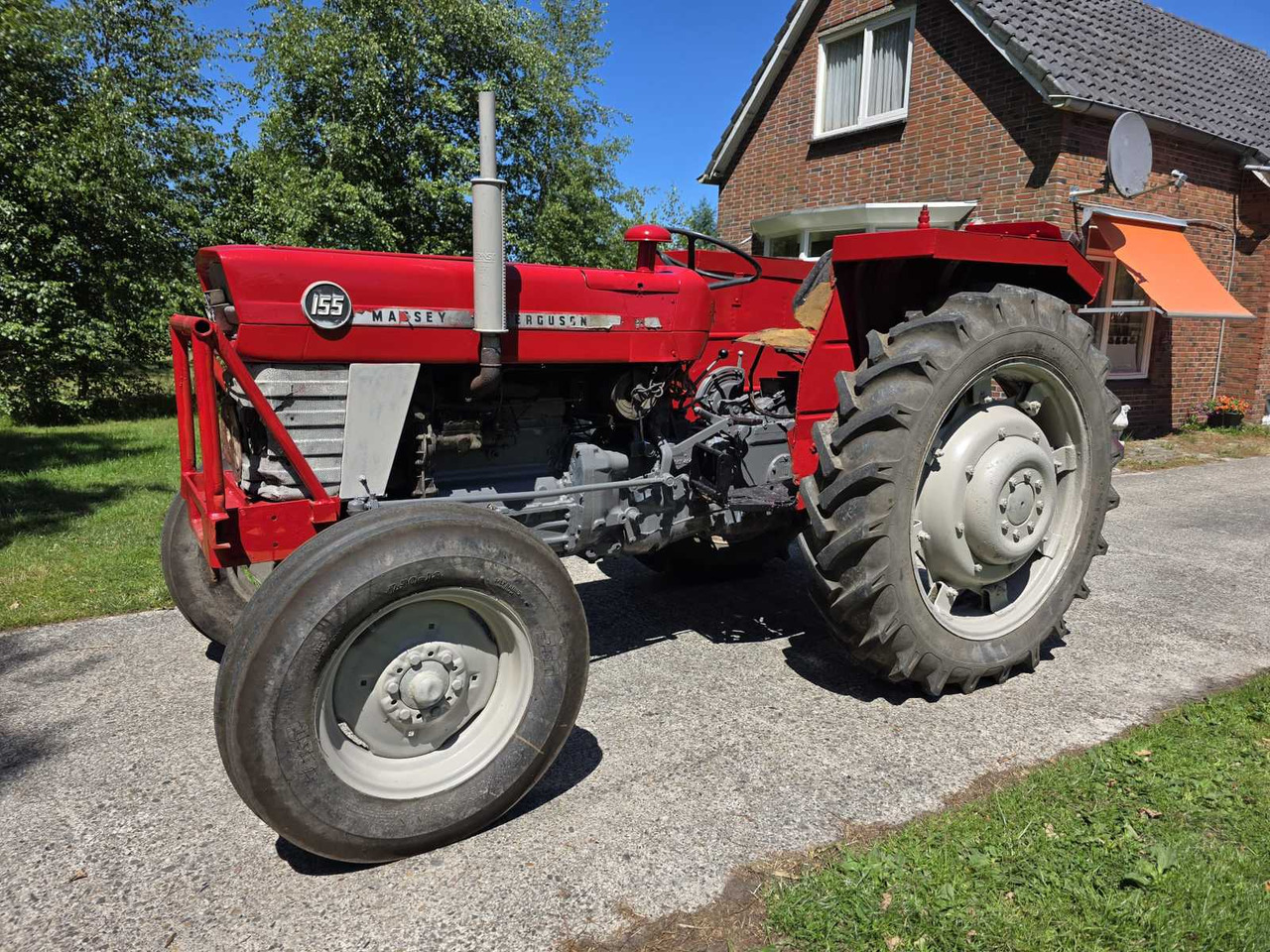 Massey Ferguson 155 - טרקטור חקלאי: תמונה 1 Massey Ferguson 155 - טרקטור חקלאי: תמונה 1