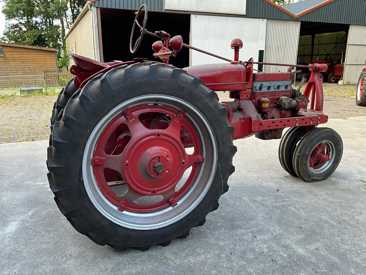 McCormick Benzine - טרקטור חקלאי: תמונה 3 McCormick Benzine - טרקטור חקלאי: תמונה 3